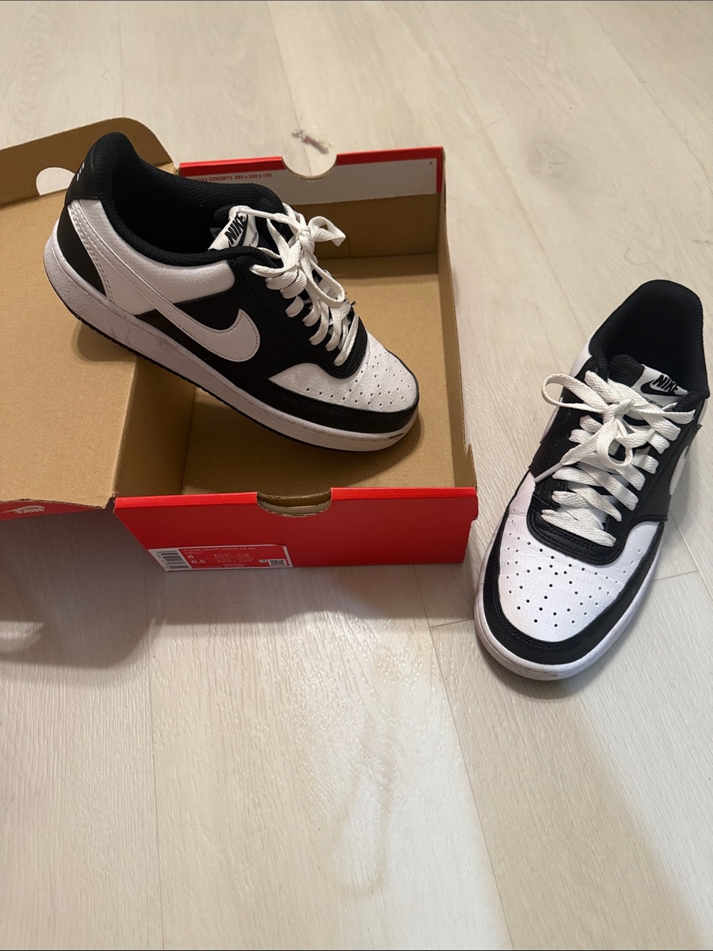 Nike Men’s Low-Top Sneakers - Black & White
